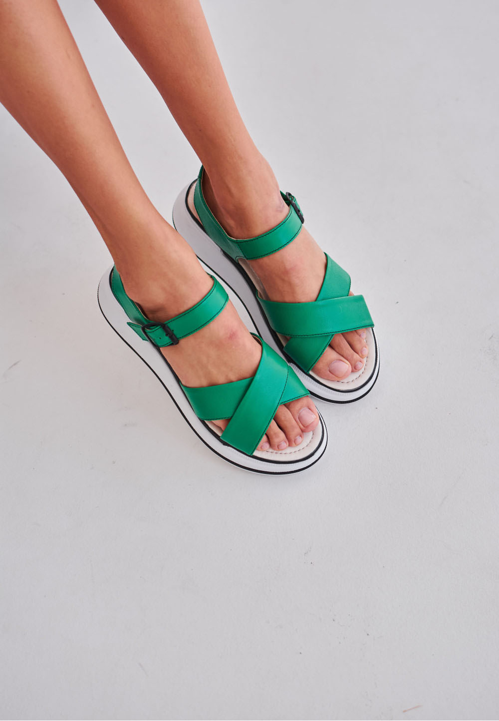 Жіночі шкіряні зелені босоніжки з пряжкою | 82106 Жіночі шкіряні зелені босоніжки з пряжкою | 82106