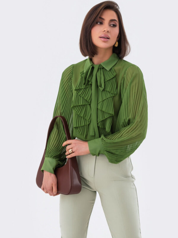 Блузка зелена із фактурними рукавами | 81868