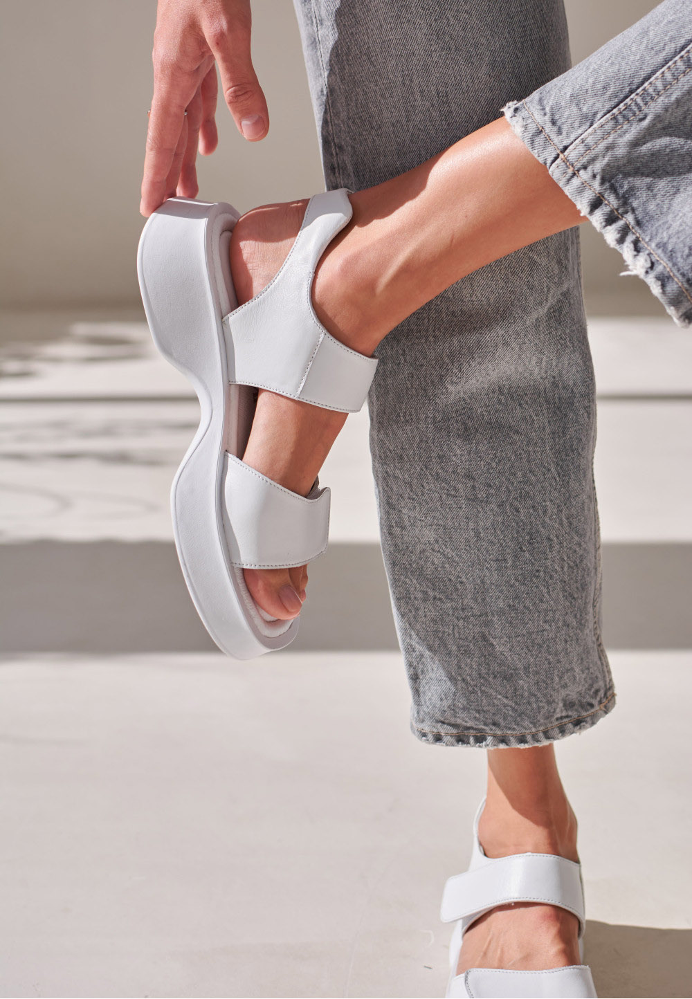 Шкіряні босоніжки білі на липучках | 81809
