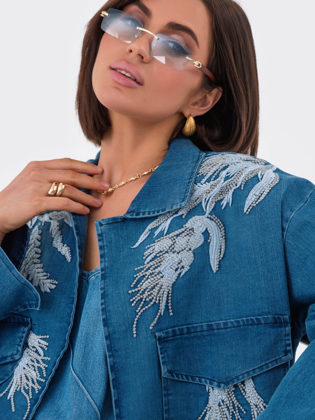 Джинсова куртка блакитна з вишивкою оверсайз | 81922 Джинсова куртка блакитна з вишивкою оверсайз | 81922