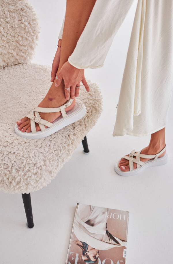 Босоніжки світло-бежеві на низькому ходу | 81804