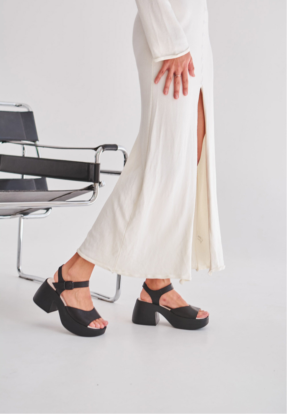 Шкіряні босоніжки чорні на масивній підошві | 81827 Шкіряні босоніжки чорні на масивній підошві | 81827