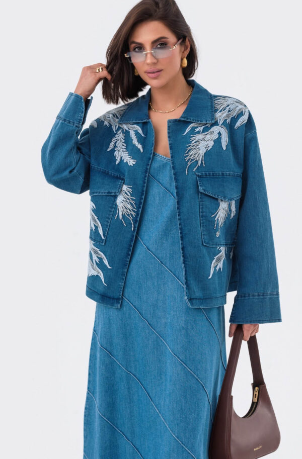 Джинсова куртка блакитна з вишивкою оверсайз | 81922