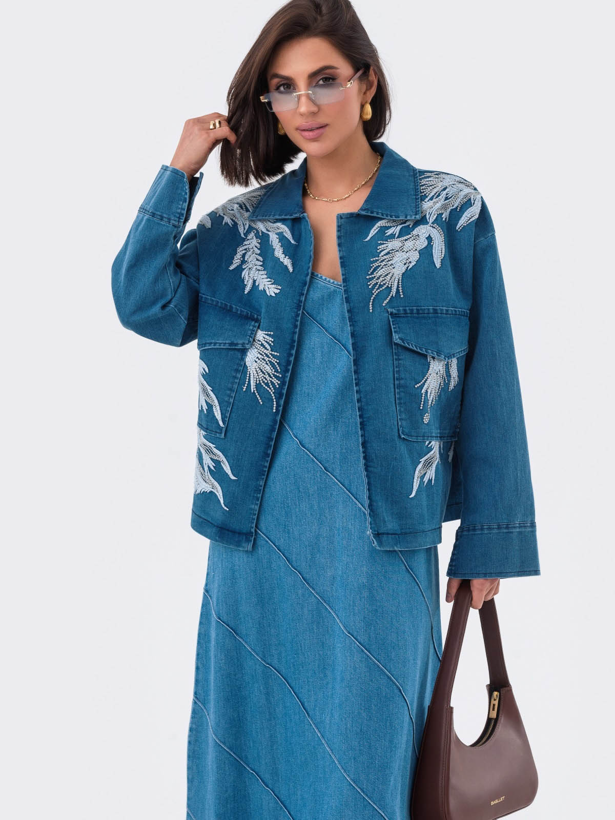 Джинсова куртка блакитна з вишивкою оверсайз | 81922 Джинсова куртка блакитна з вишивкою оверсайз | 81922