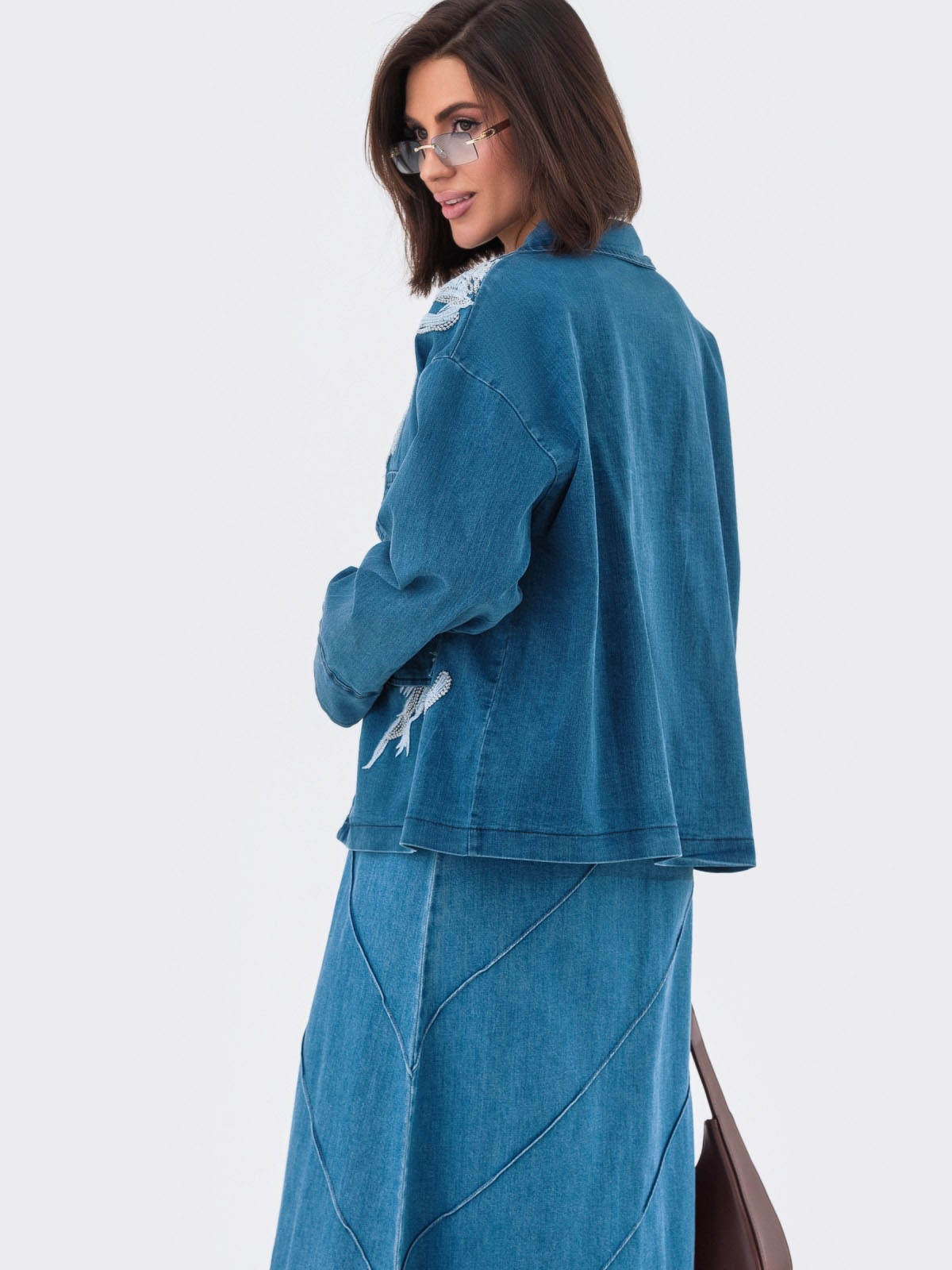 Джинсова куртка блакитна з вишивкою оверсайз | 81922 Джинсова куртка блакитна з вишивкою оверсайз | 81922