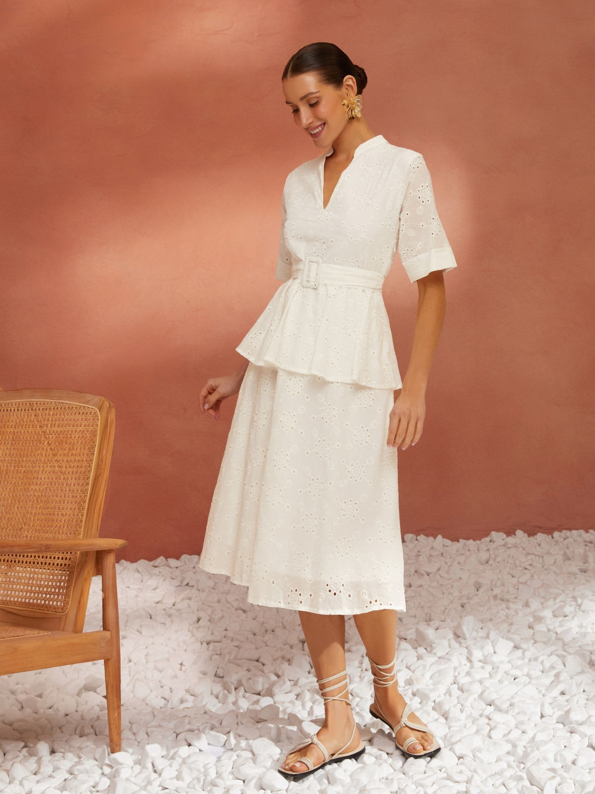 Повсякденна сукня біла з прошви з баскою | 82782 Повсякденна сукня біла з прошви з баскою | 82782