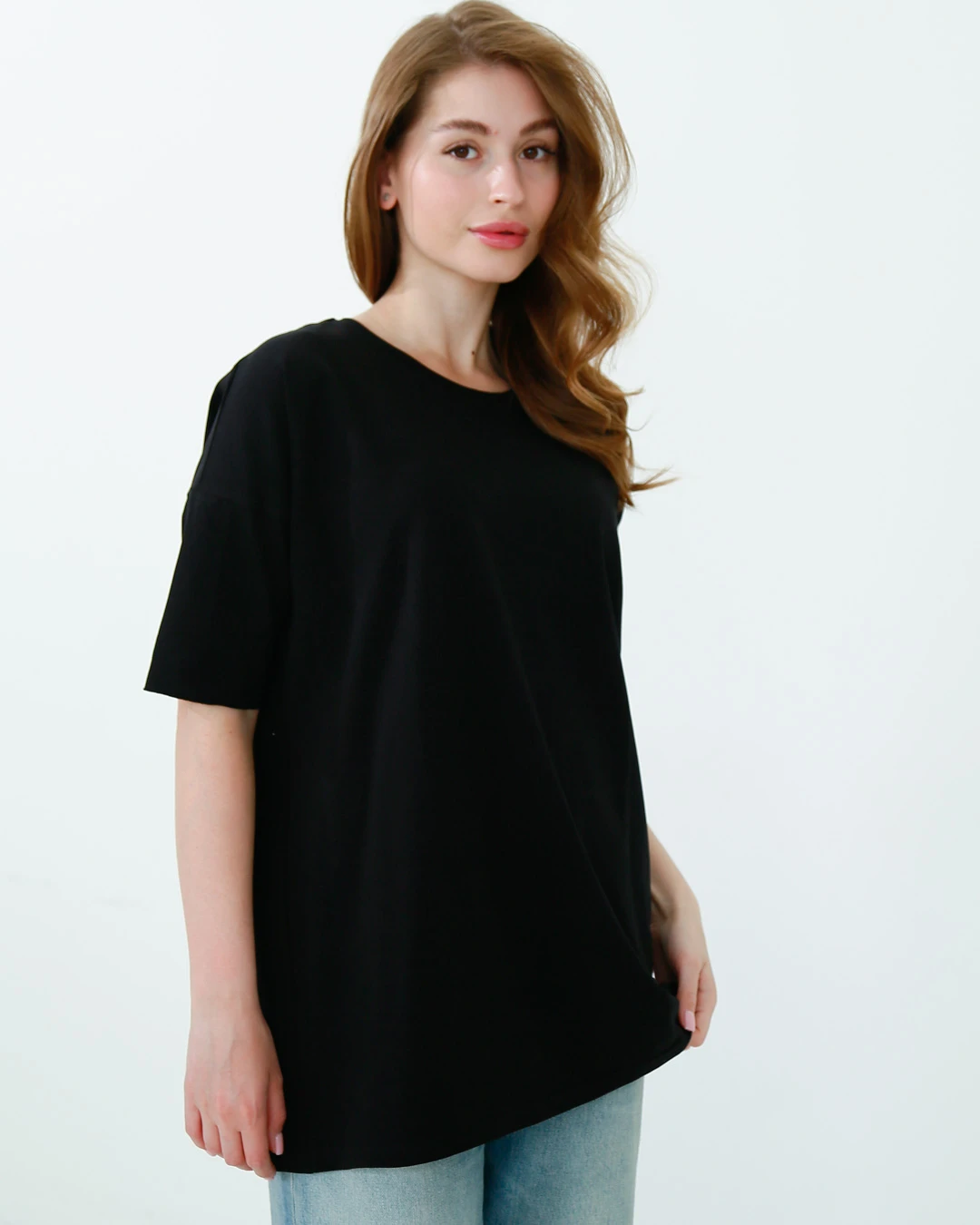 Жіноча подовжена футболка чорна з поясом | 83210
