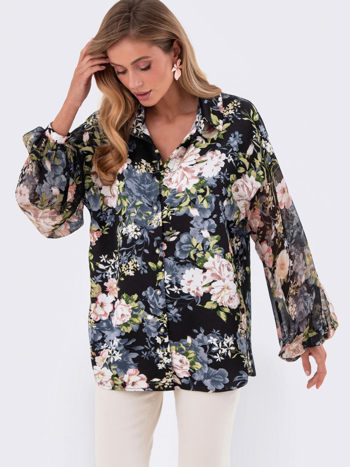 Подовжена атласна блузка чорна в квіти | 82432 Подовжена атласна блузка чорна в квіти | 82432