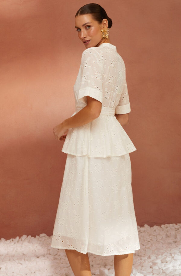 Повсякденна сукня біла з прошви з баскою | 82782