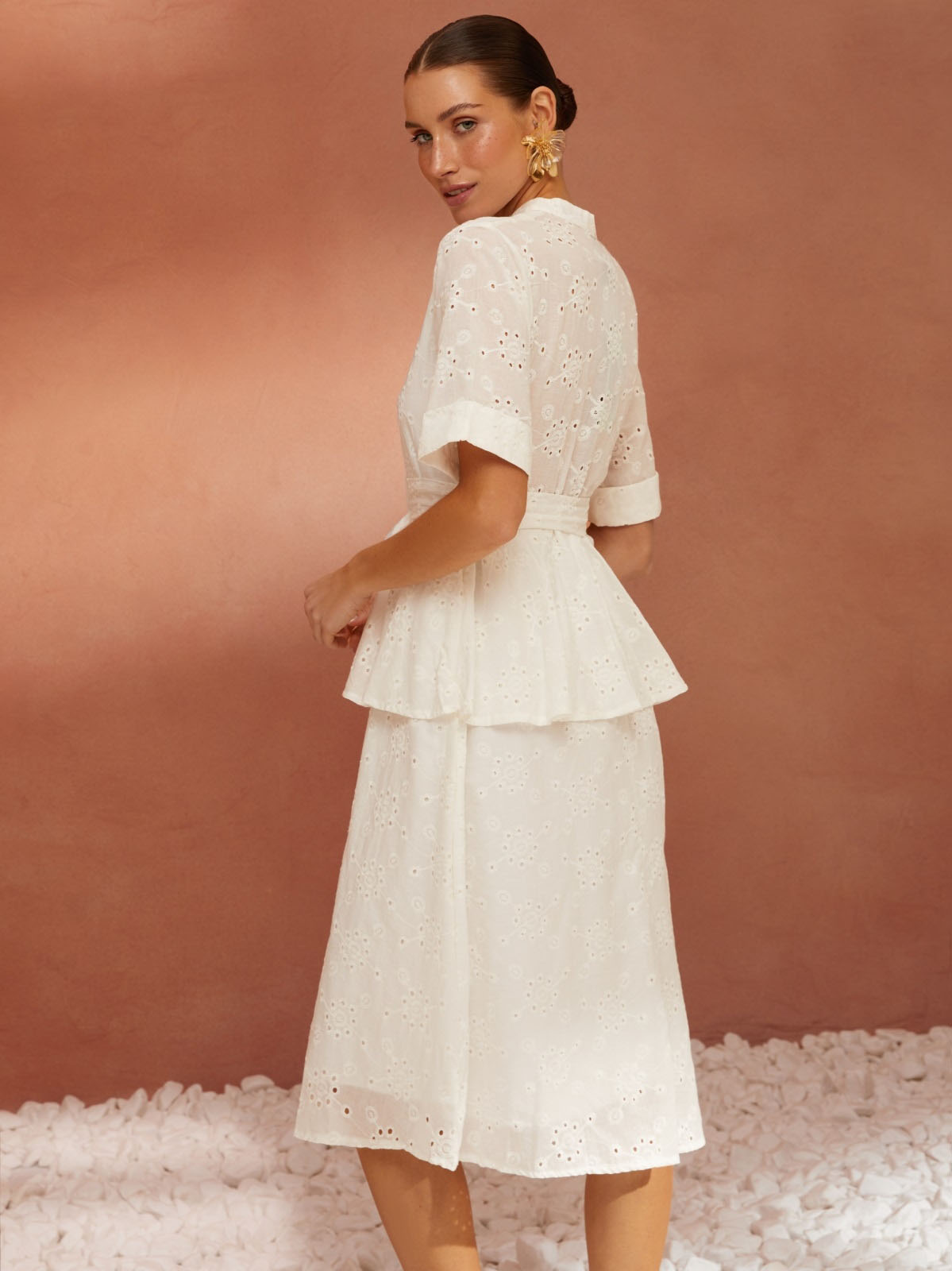 Повсякденна сукня біла з прошви з баскою | 82782 Повсякденна сукня біла з прошви з баскою | 82782