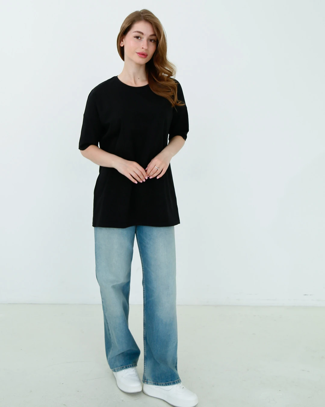 Жіноча подовжена футболка чорна з поясом | 83210