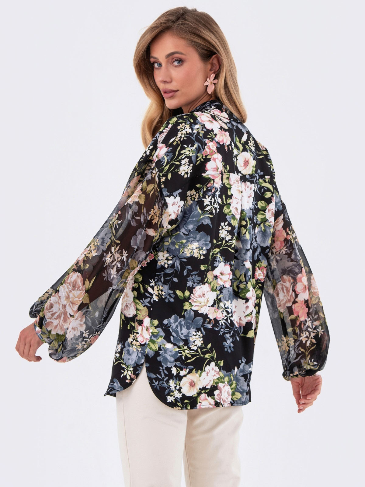 Подовжена атласна блузка чорна в квіти | 82432 Подовжена атласна блузка чорна в квіти | 82432