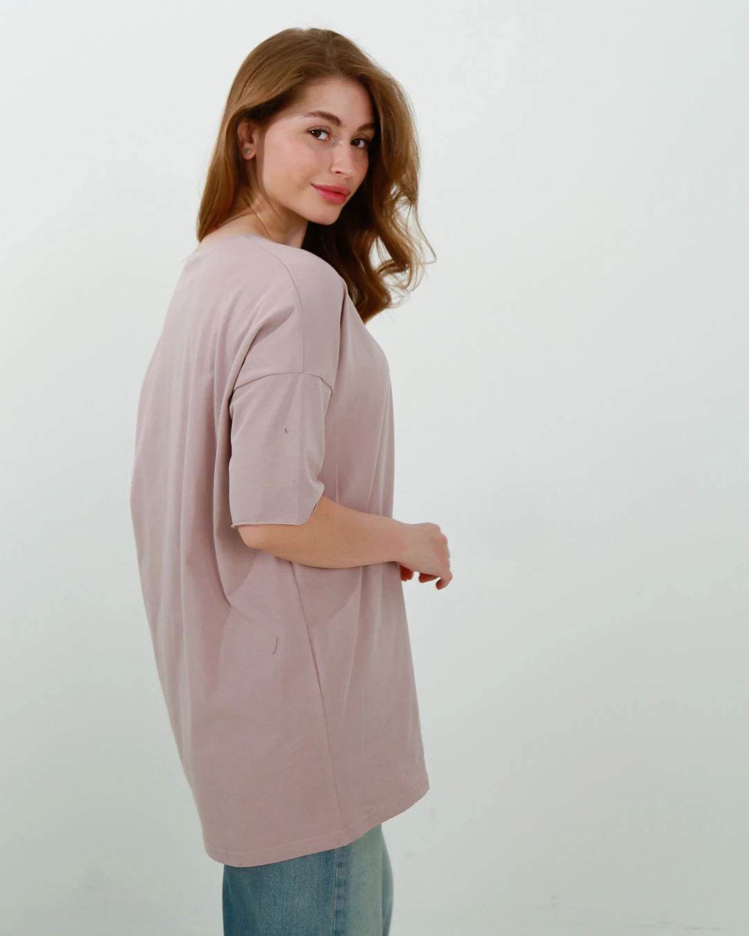 Жіноча подовжена футболка пудрова з поясом | 83199