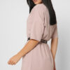 Жіноча подовжена футболка пудрова з поясом | 83199