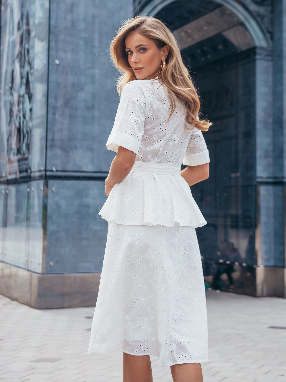 Повсякденна сукня біла з прошви з баскою | 82782 Повсякденна сукня біла з прошви з баскою | 82782