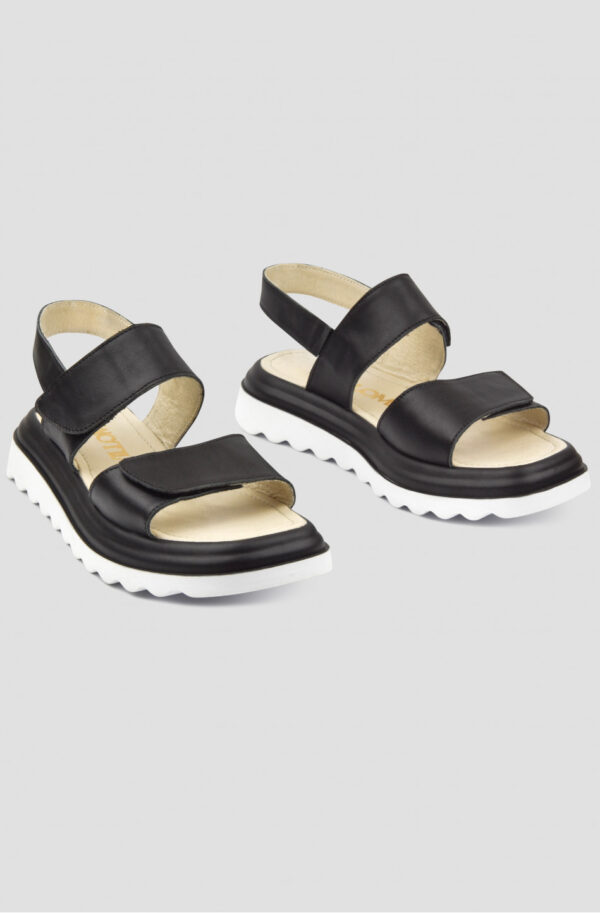 Чорні шкіряні босоніжки на липучках | 83510