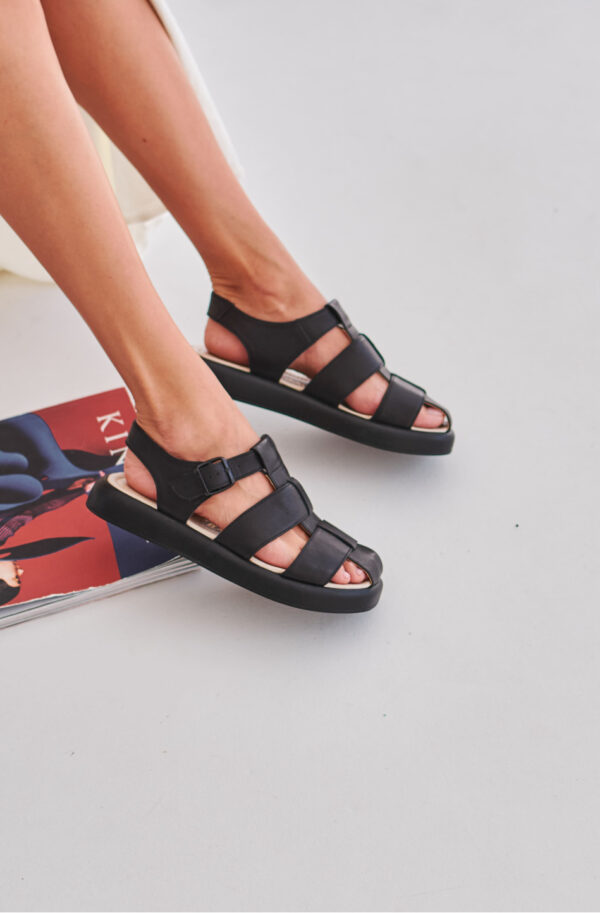 Шкіряні босоніжки чорні з пряжкою | 83853