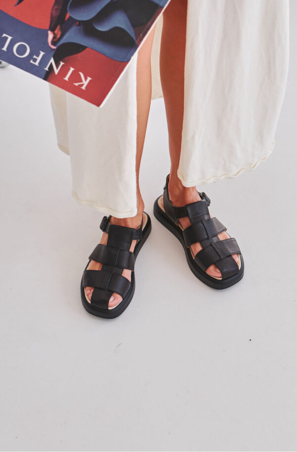 Шкіряні босоніжки чорні з пряжкою | 83853