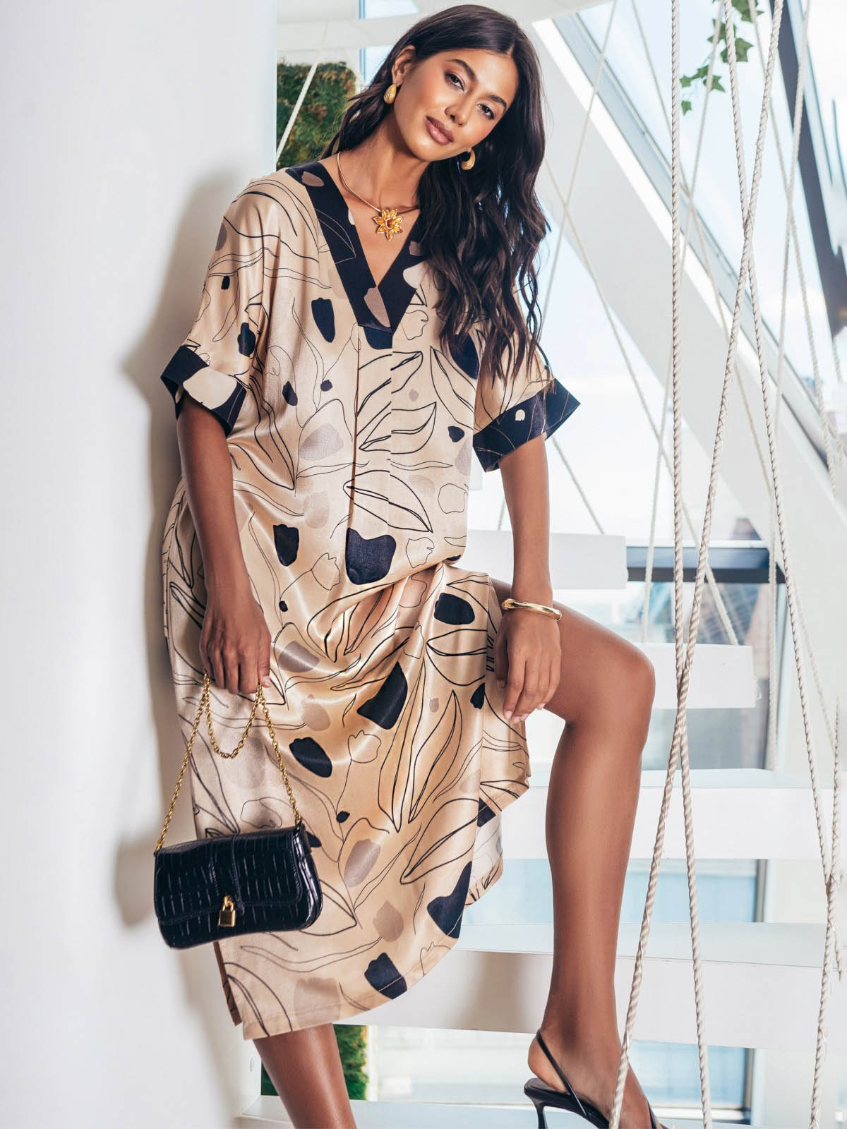 Атласна сукня бежева в принт вільного крою | 83519 Атласна сукня бежева в принт вільного крою | 83519