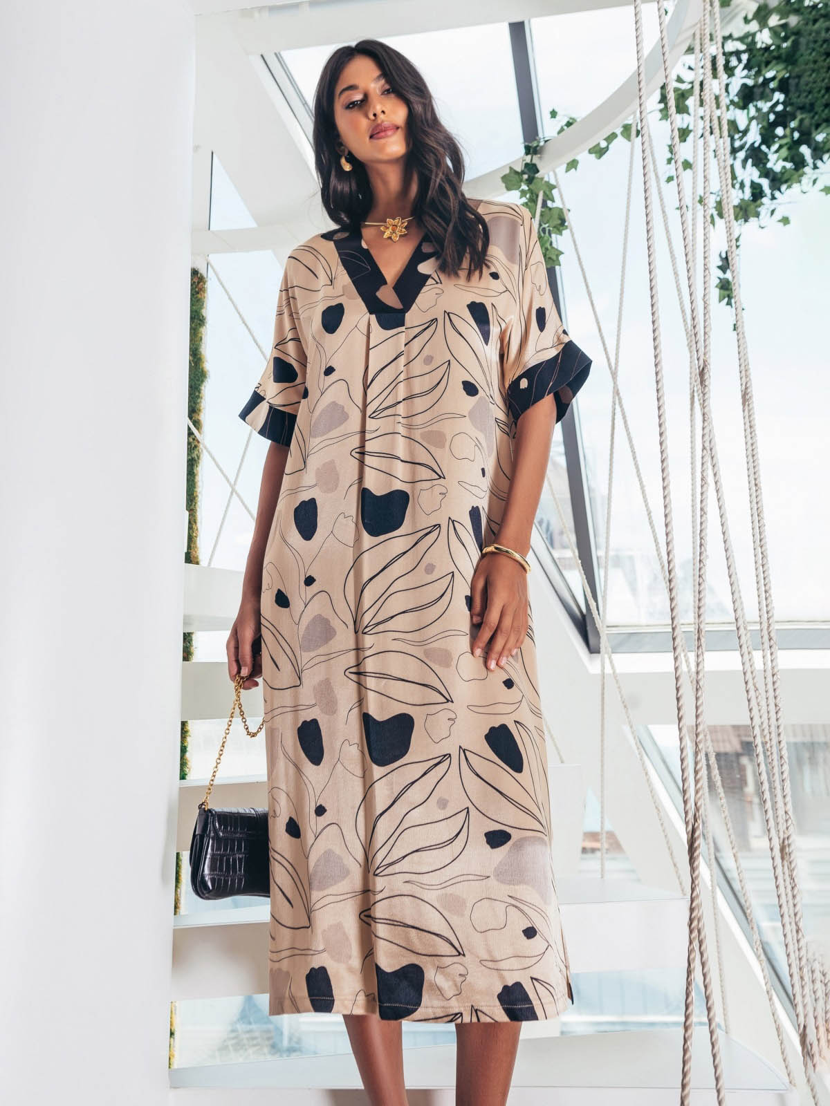 Атласна сукня бежева в принт вільного крою | 83519 Атласна сукня бежева в принт вільного крою | 83519