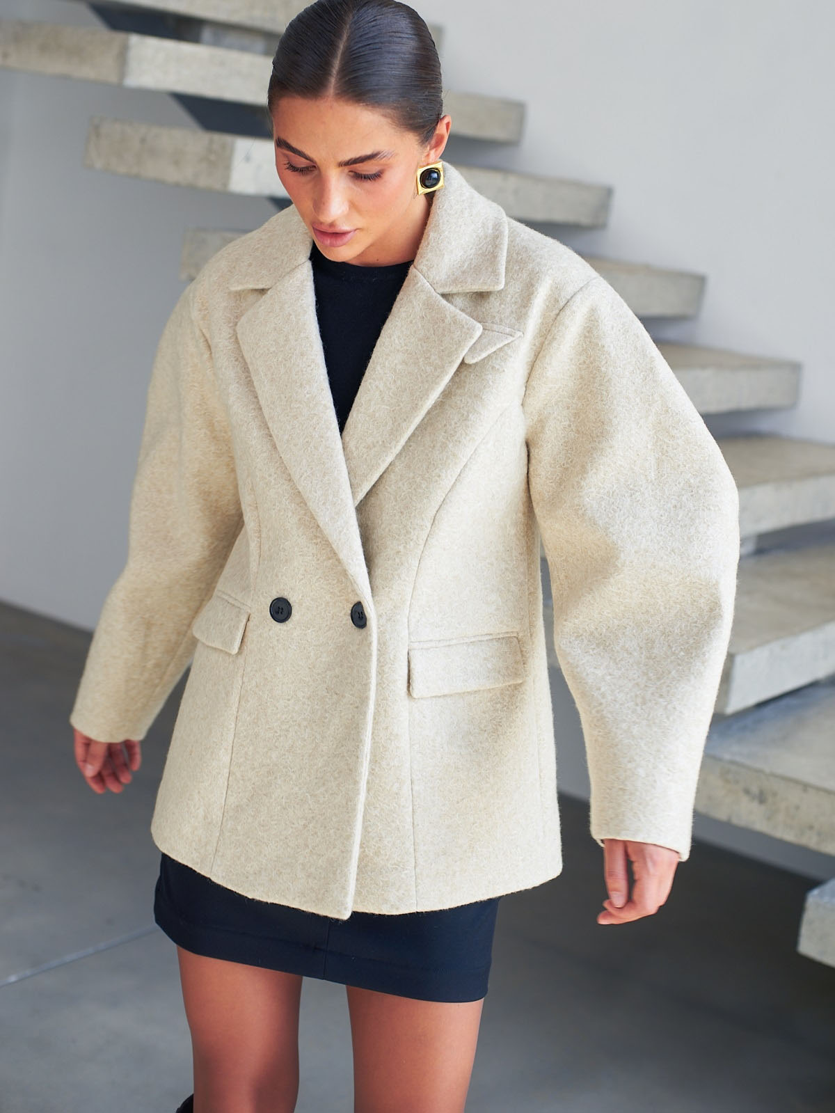 Коротке пальто з об'ємними рукавами бежеве | 85087 Коротке пальто з об'ємними рукавами бежеве | 85087