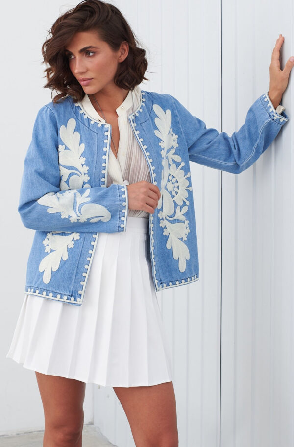 Джинсовий жакет блакитний з вишивкою | 84744