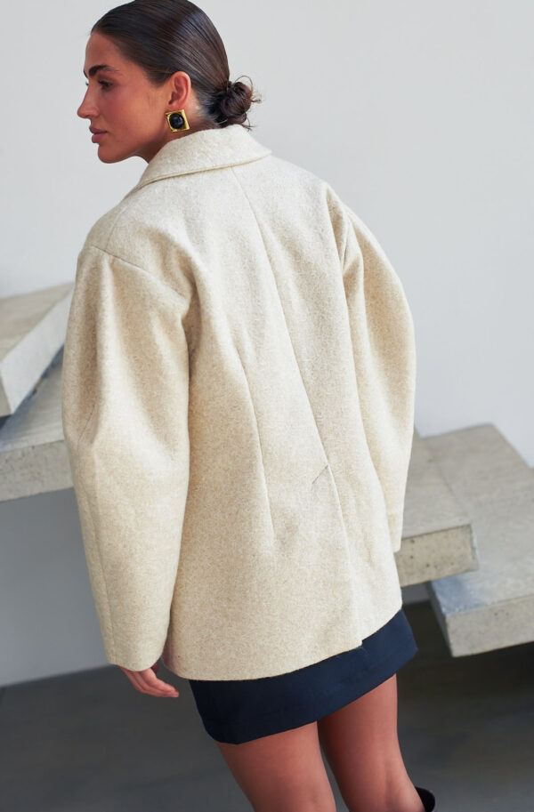 Коротке пальто з об'ємними рукавами бежеве | 85087