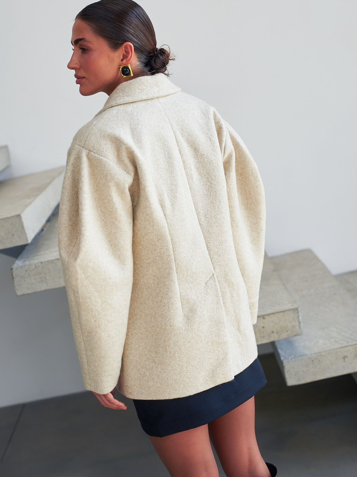 Коротке пальто з об'ємними рукавами бежеве | 85087 Коротке пальто з об'ємними рукавами бежеве | 85087