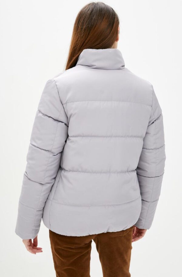 Демісезонна куртка світло-сіра з коміром-стійкою | 85158