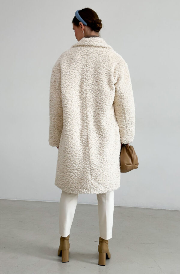 Шуба з екохутра молочна у стилі оверсайз | 85238
