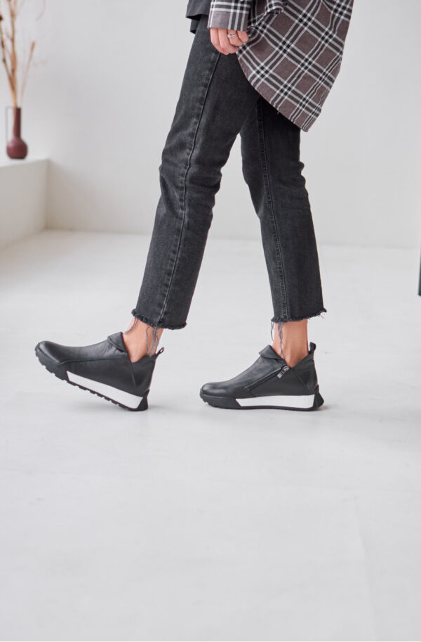 Демісезонні короткі шкіряні черевики чорні | 85752