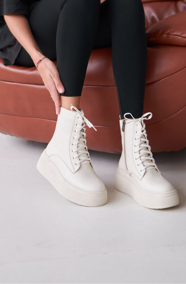 Жіночі шкіряні черевики молочного кольору | 86009
