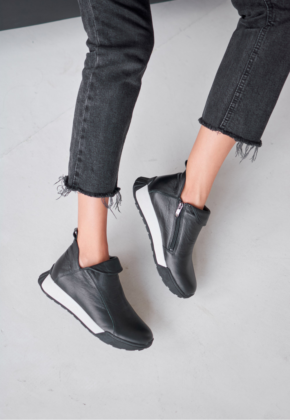 Демісезонні короткі шкіряні черевики чорні | 85752 Демісезонні короткі шкіряні черевики чорні | 85752