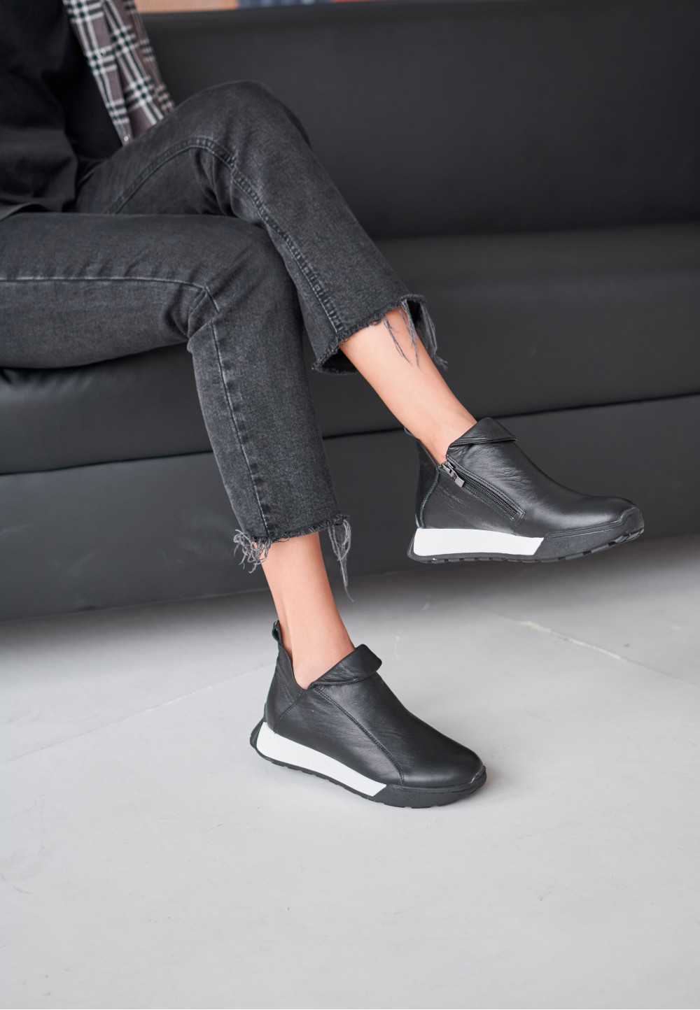 Демісезонні короткі шкіряні черевики чорні | 85752 Демісезонні короткі шкіряні черевики чорні | 85752