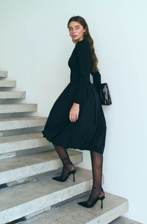 Трикотажна сукня чорна зі спідницею балон | 86071