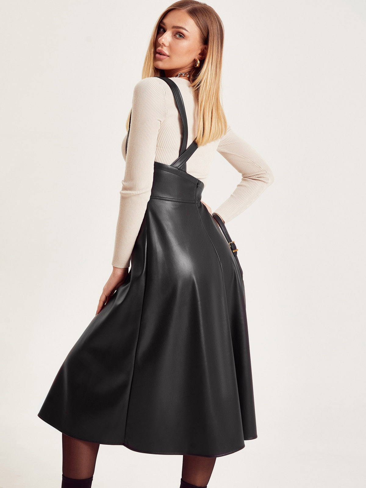 Шкіряна спідниця з бретелями чорна | 86479 Шкіряна спідниця з бретелями чорна | 86479