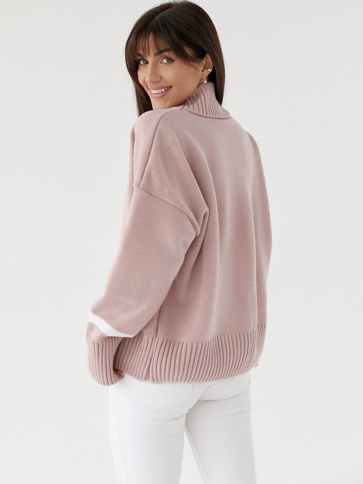 Светр оверсайз із високим коміром пудровий | 87015 Светр оверсайз із високим коміром пудровий | 87015