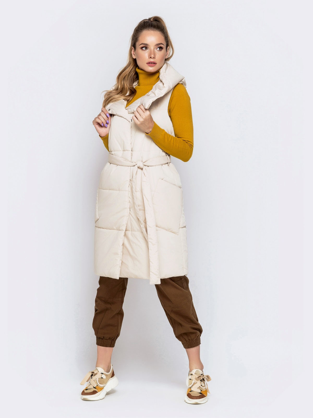 Подовжений жилет з капюшоном світло-бежевий | 87615 Подовжений жилет з капюшоном світло-бежевий | 87615