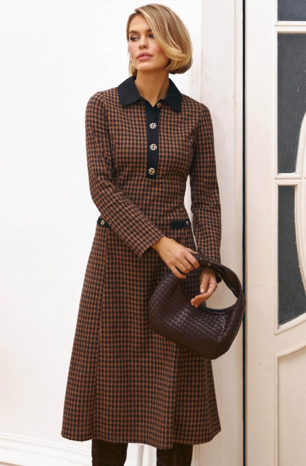 Сукня з принтом гусяча лапка чорно-бежева | 87546