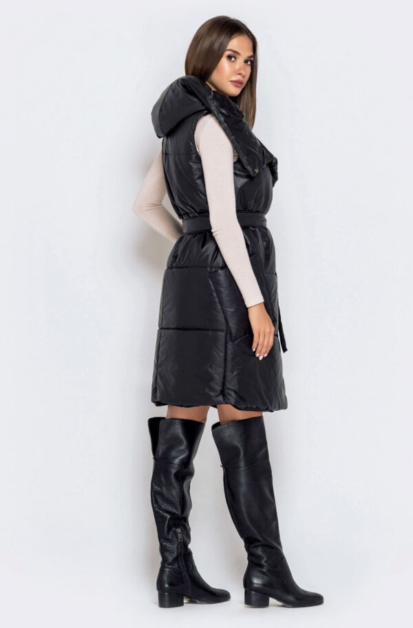 Подовжений жилет з капюшоном чорний | 87624