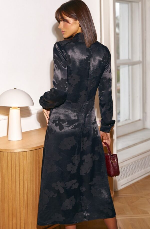 Вечірня сукня з атласу чорна міді довжини | 87939