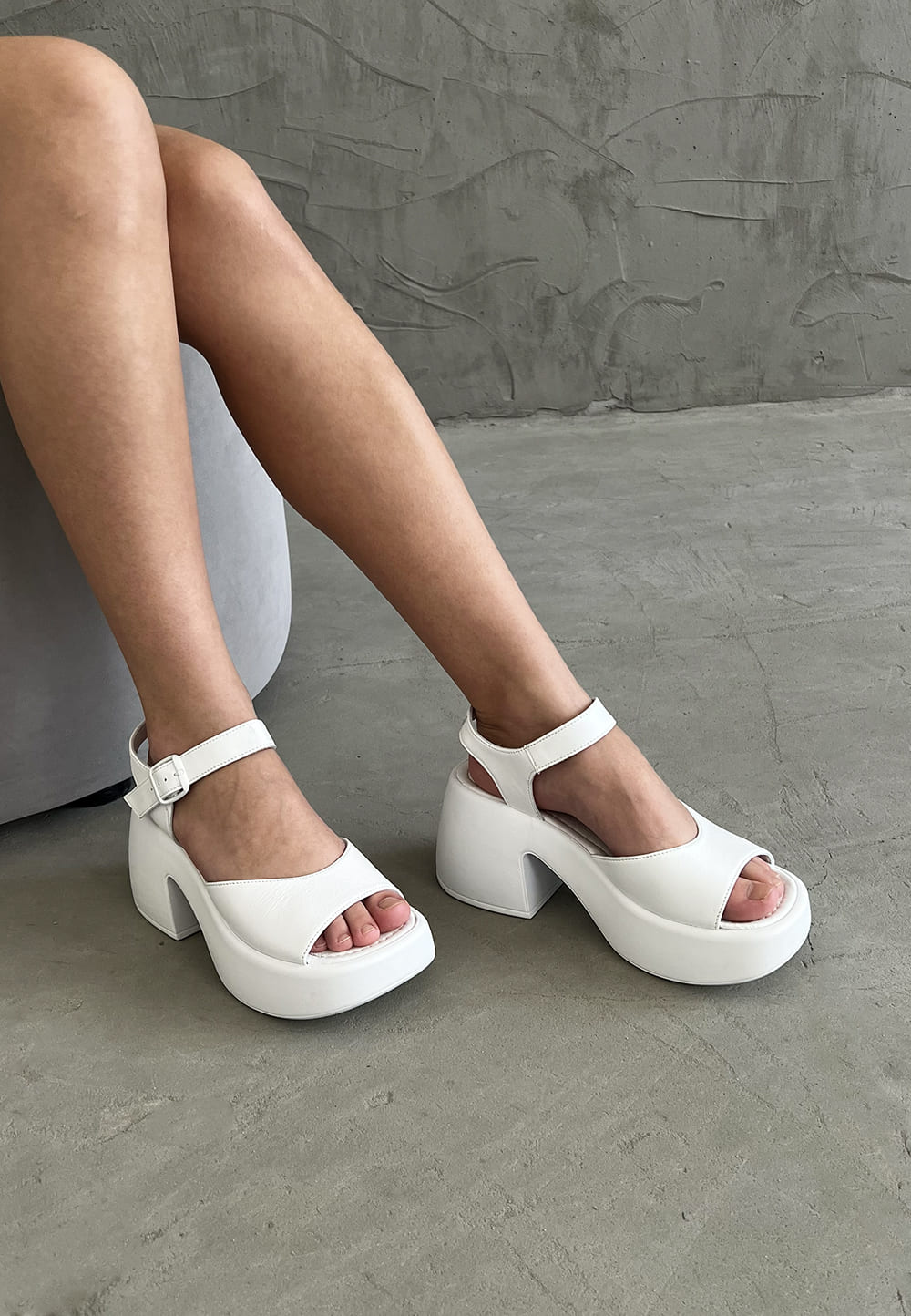 Шкіряні босоніжки білі на платформі | 88932