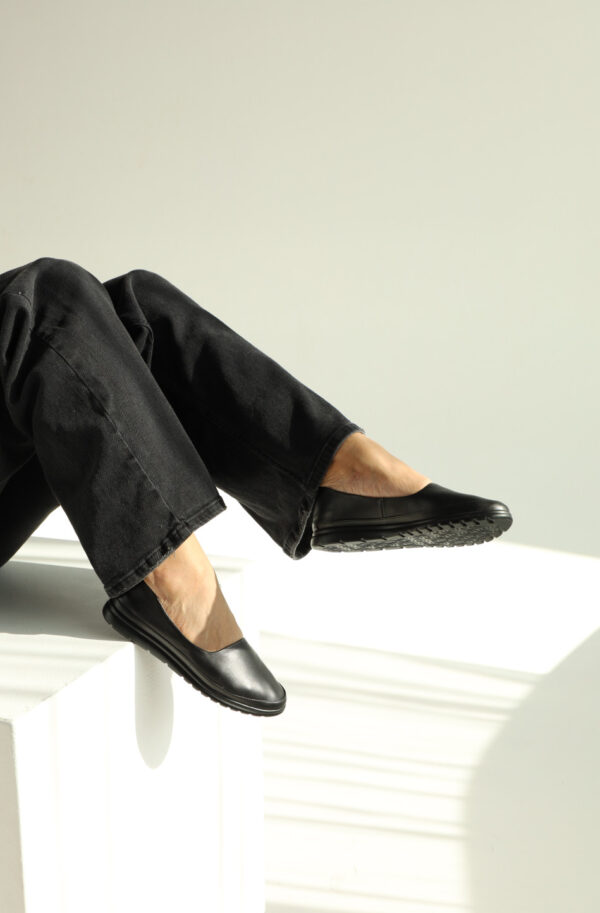 Жіночі шкіряні туфлі на низькому ходу чорні | 88648