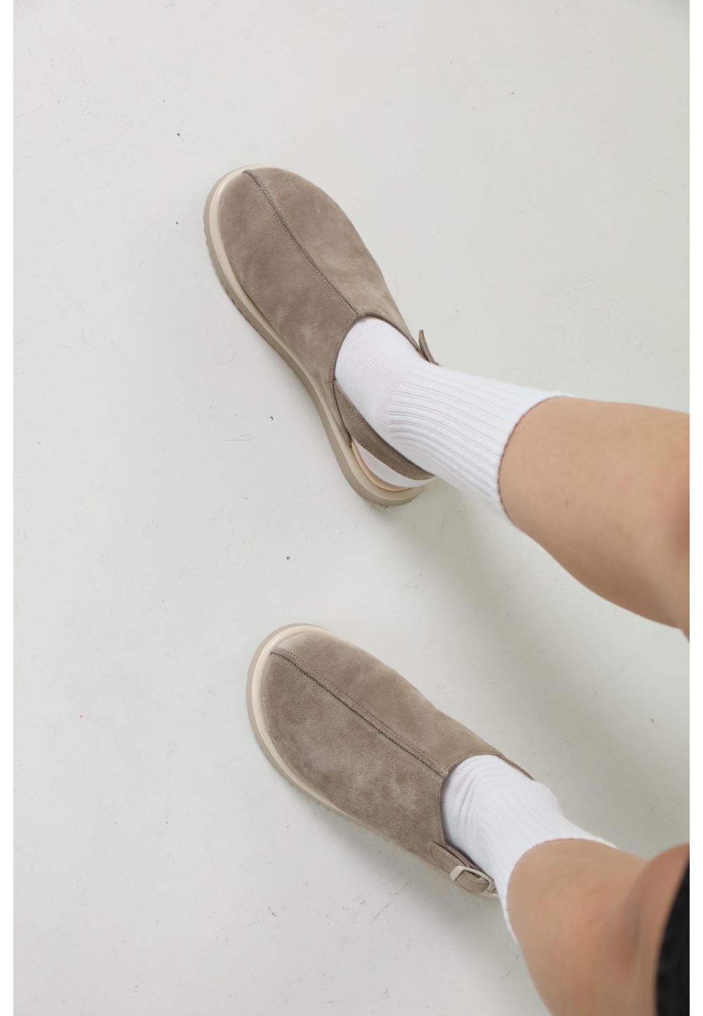 Замшеві босоніжки з закритим носком бежеві | 88889 Замшеві босоніжки з закритим носком бежеві | 88889