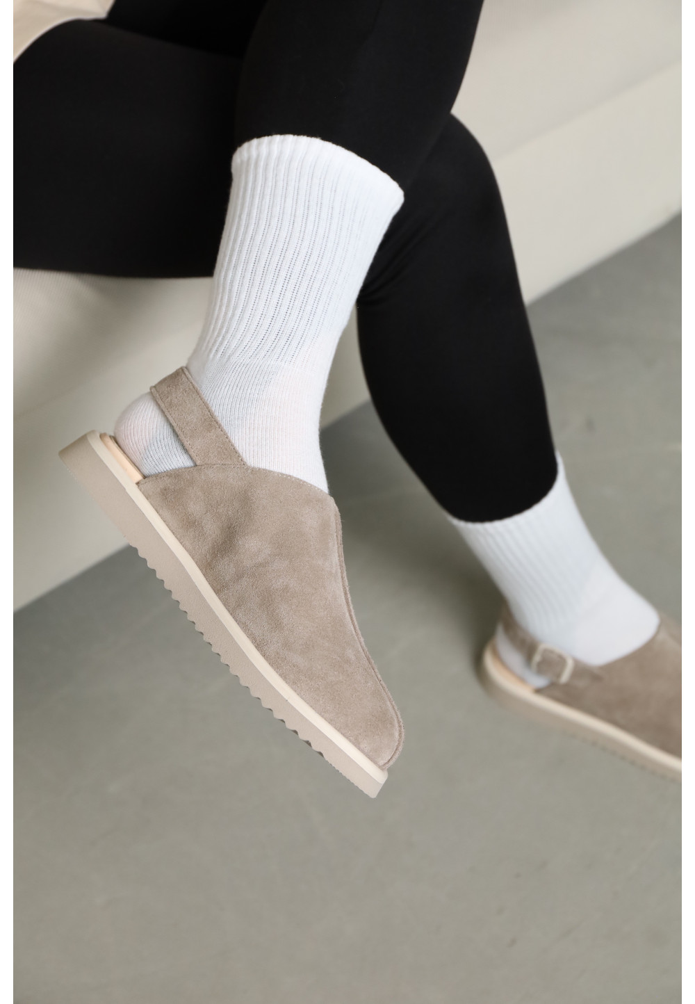 Замшеві босоніжки з закритим носком бежеві | 88889 Замшеві босоніжки з закритим носком бежеві | 88889