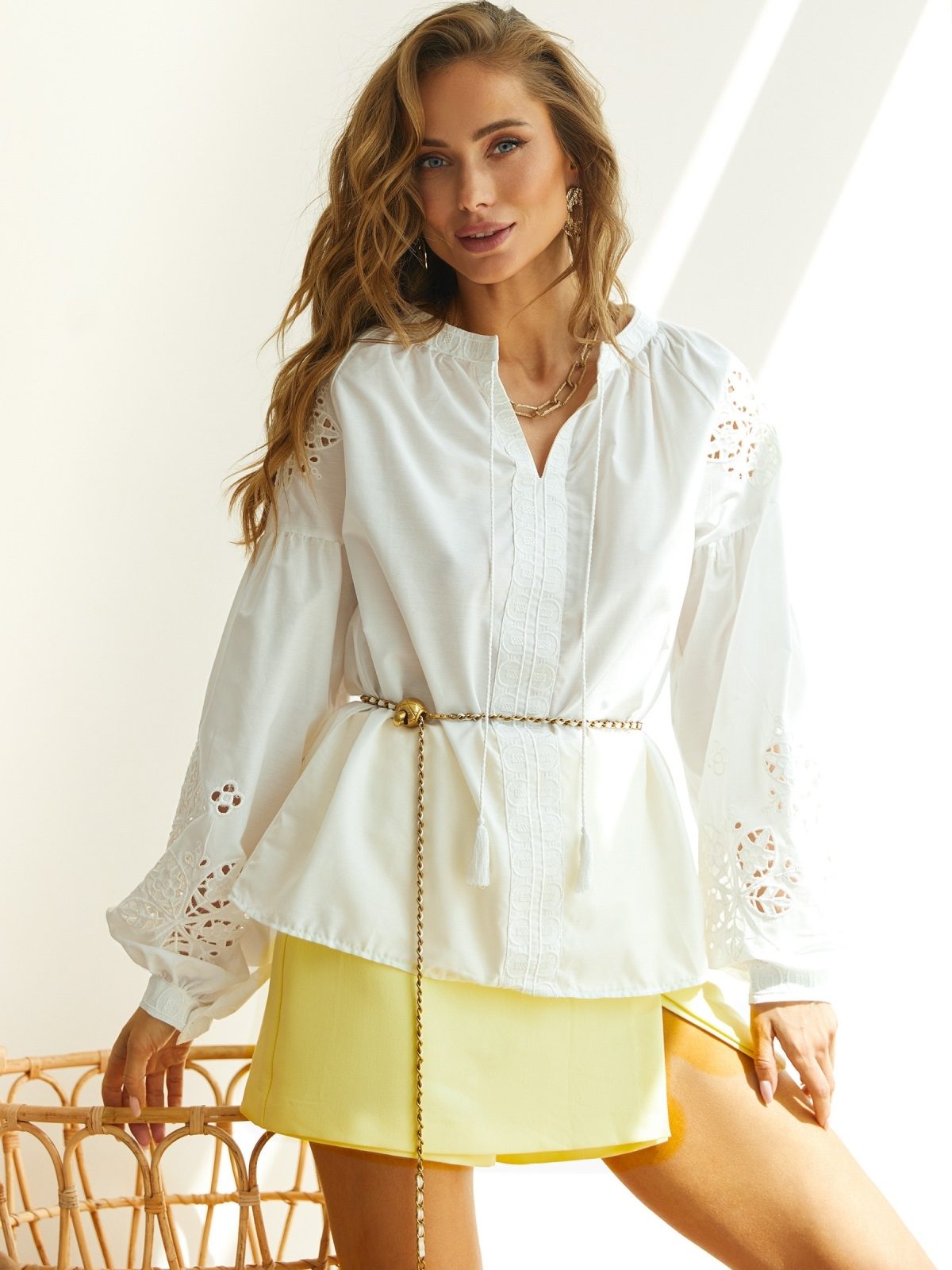 Блузка біла з квітковою перфорацією | 89293