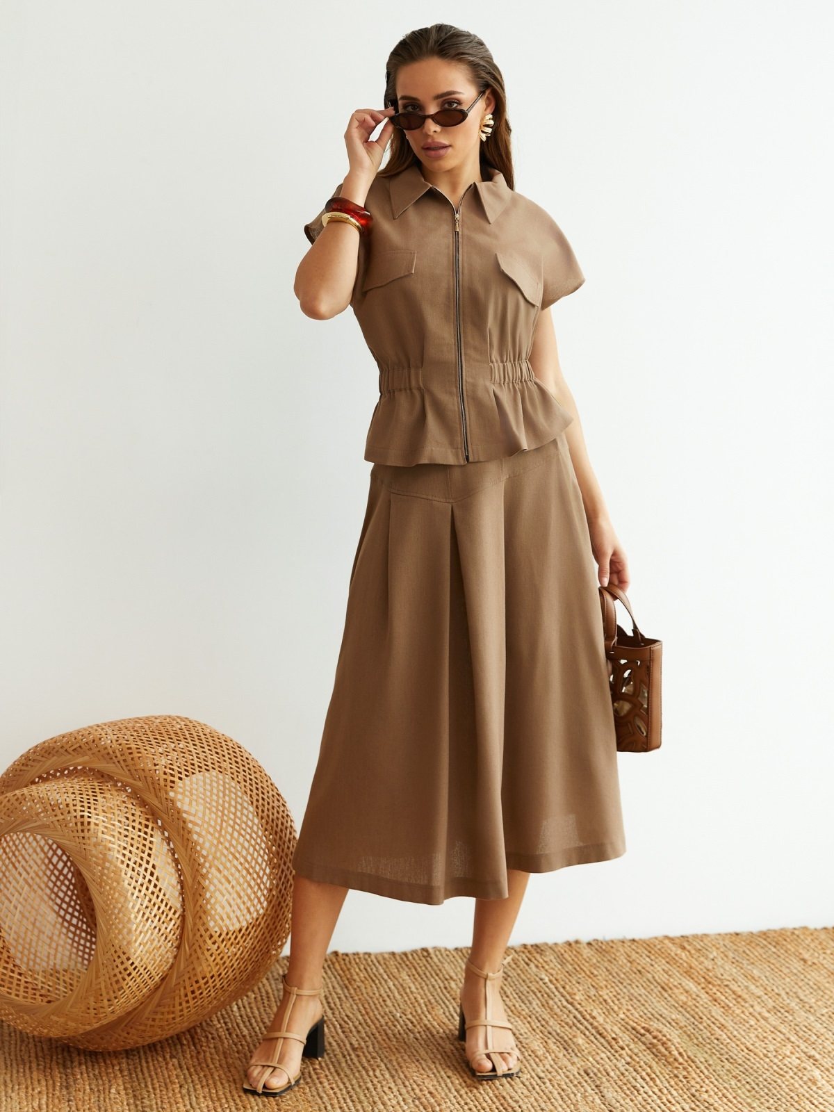 Літній костюм-двійка бежевий зі спідницею | 89114 Літній костюм-двійка бежевий зі спідницею | 89114