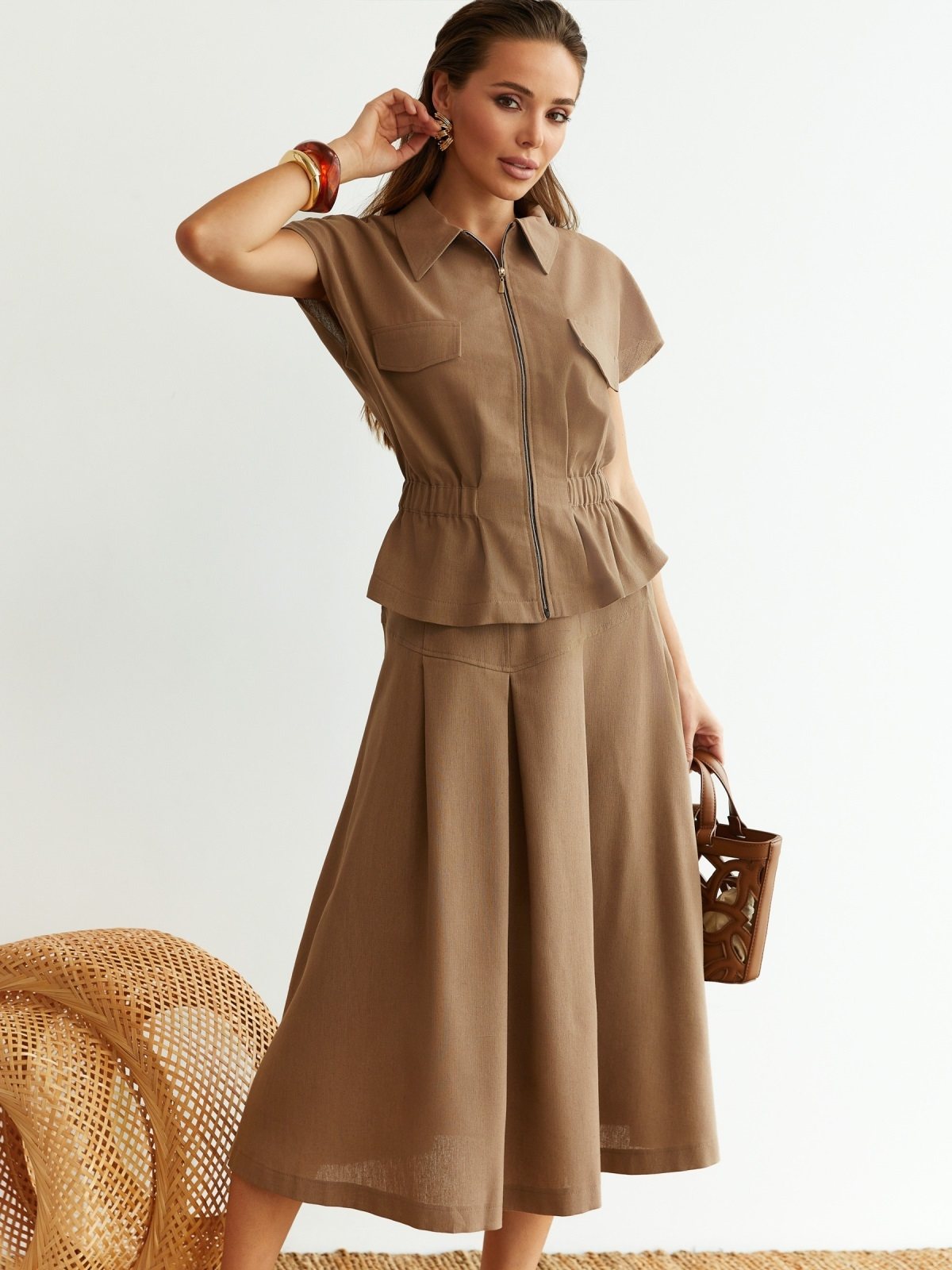 Літній костюм-двійка бежевий зі спідницею | 89114 Літній костюм-двійка бежевий зі спідницею | 89114
