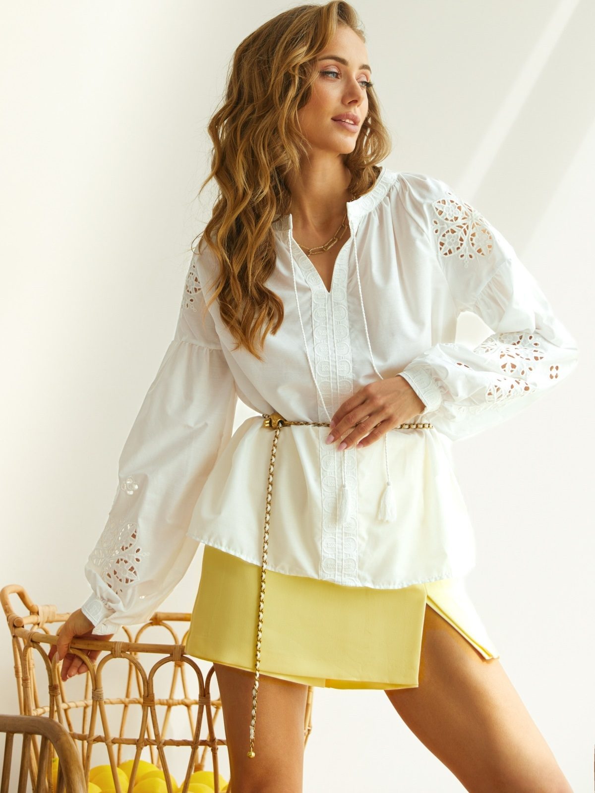 Блузка біла з квітковою перфорацією | 89293