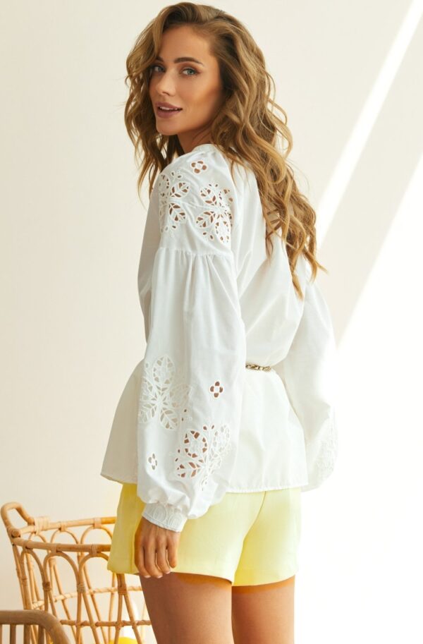 Блузка біла з квітковою перфорацією | 89293